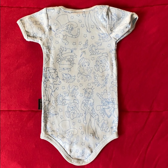 Baby romper Pirate bunnie print size 6-12M - Picture 3 of 4